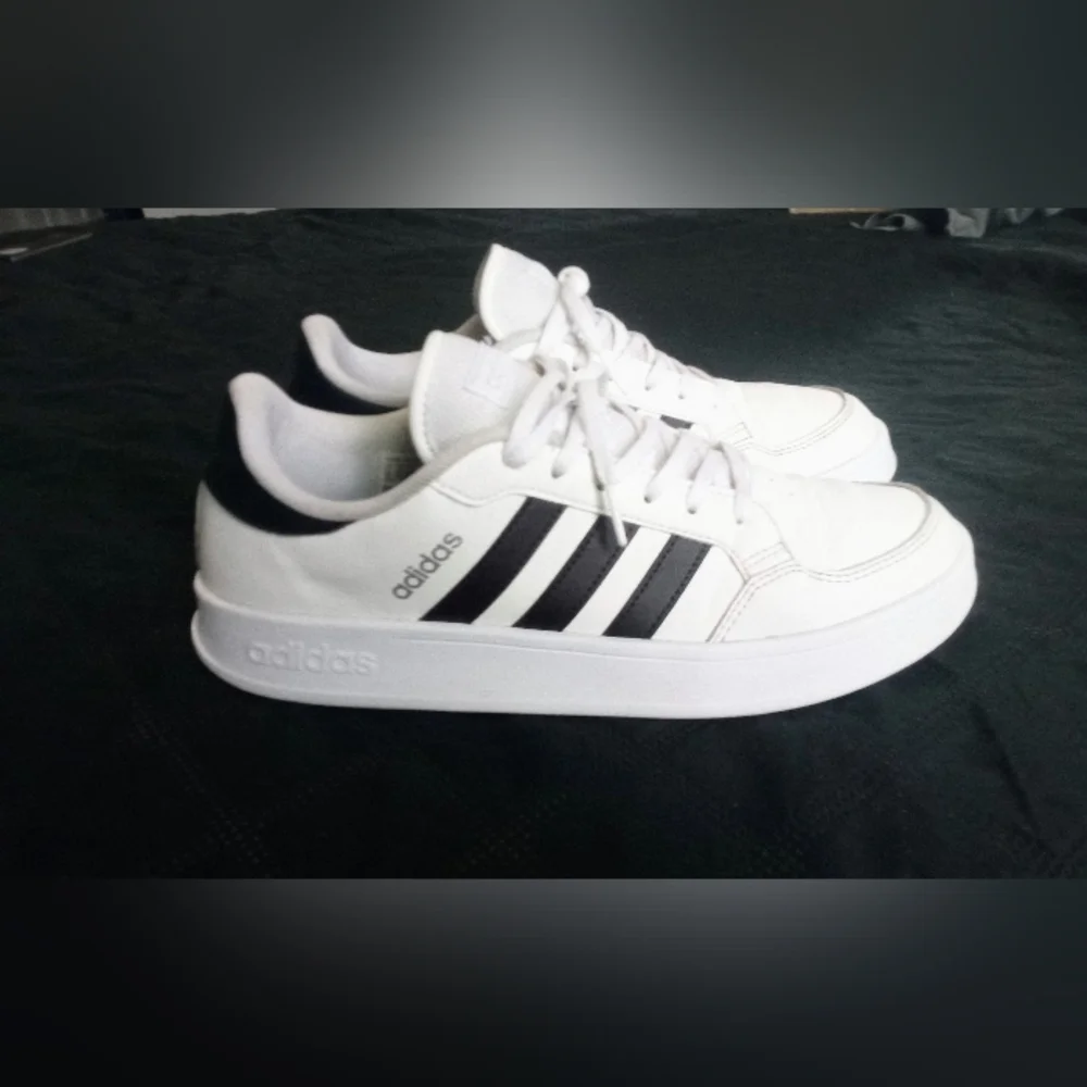 Adidas - Picture 3 of 6